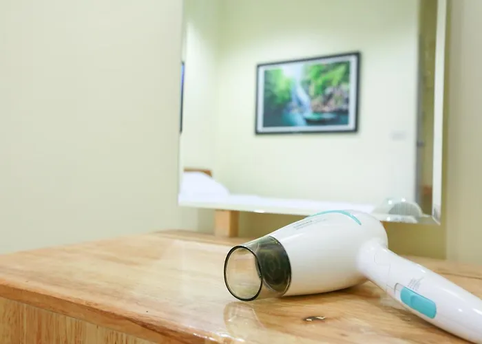 Interest Poshtel Hostal *