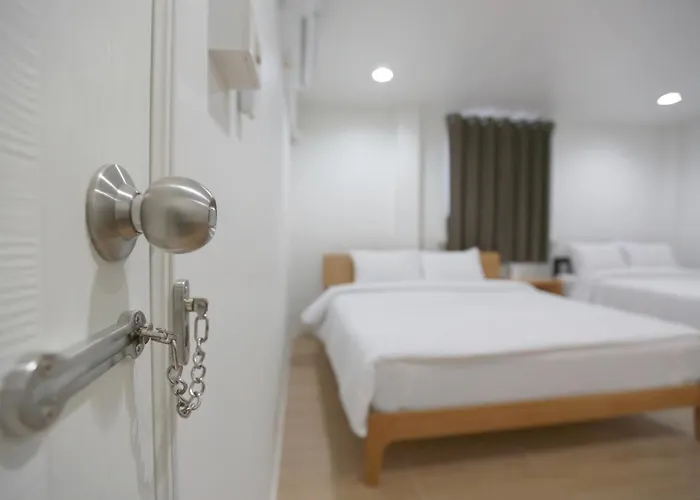 Interest Poshtel Hostal Bangkok